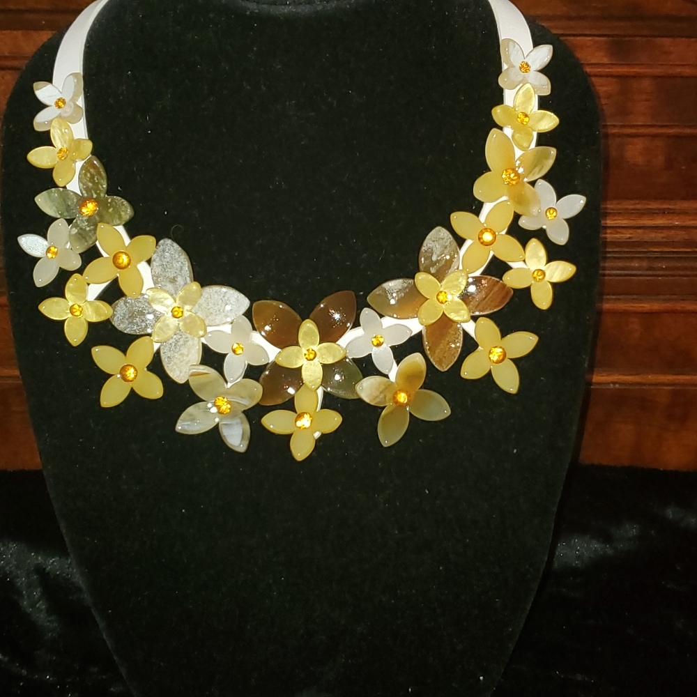 Beautiful statement necklace and earring set!!